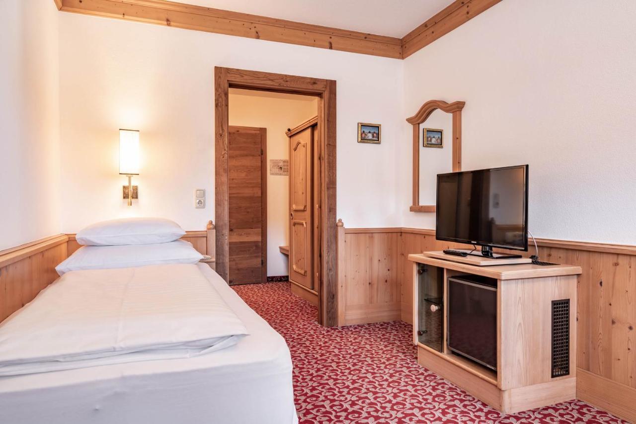 Hotel Berghof Mayrhofen Zimmer foto